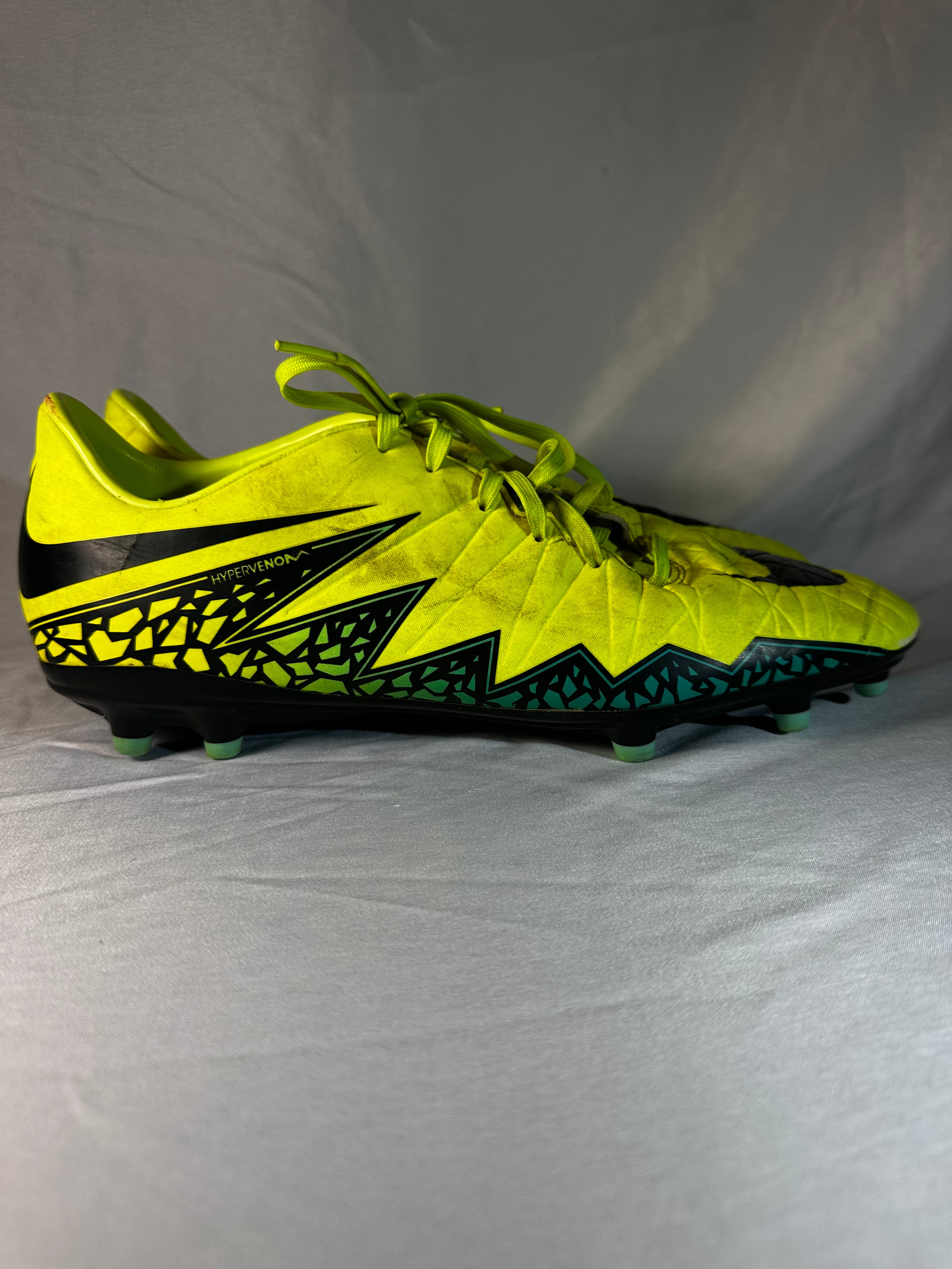 Nike Hypervenom Phinish II Soccer Cleats – Neon Green – Lightweight Firm Ground Boots