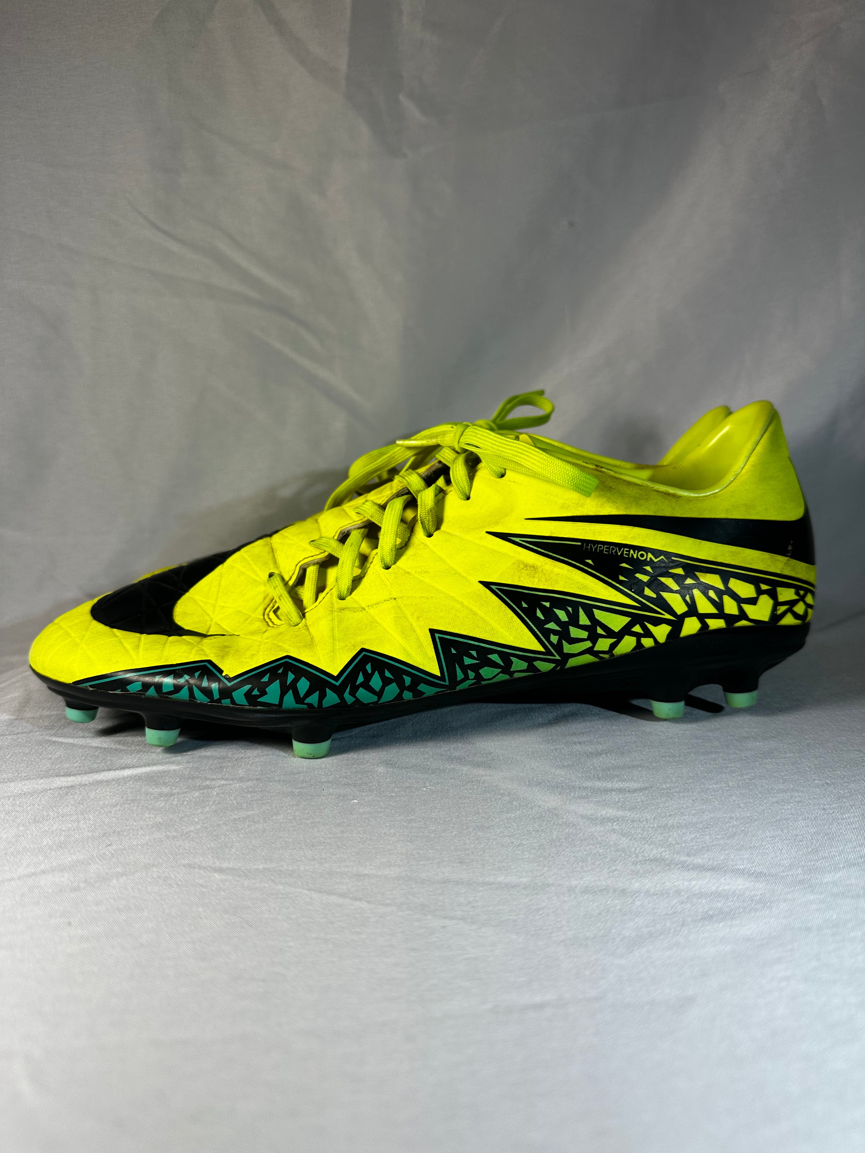 Nike Hypervenom Phinish II Soccer Cleats – Neon Green – Lightweight Firm Ground Boots