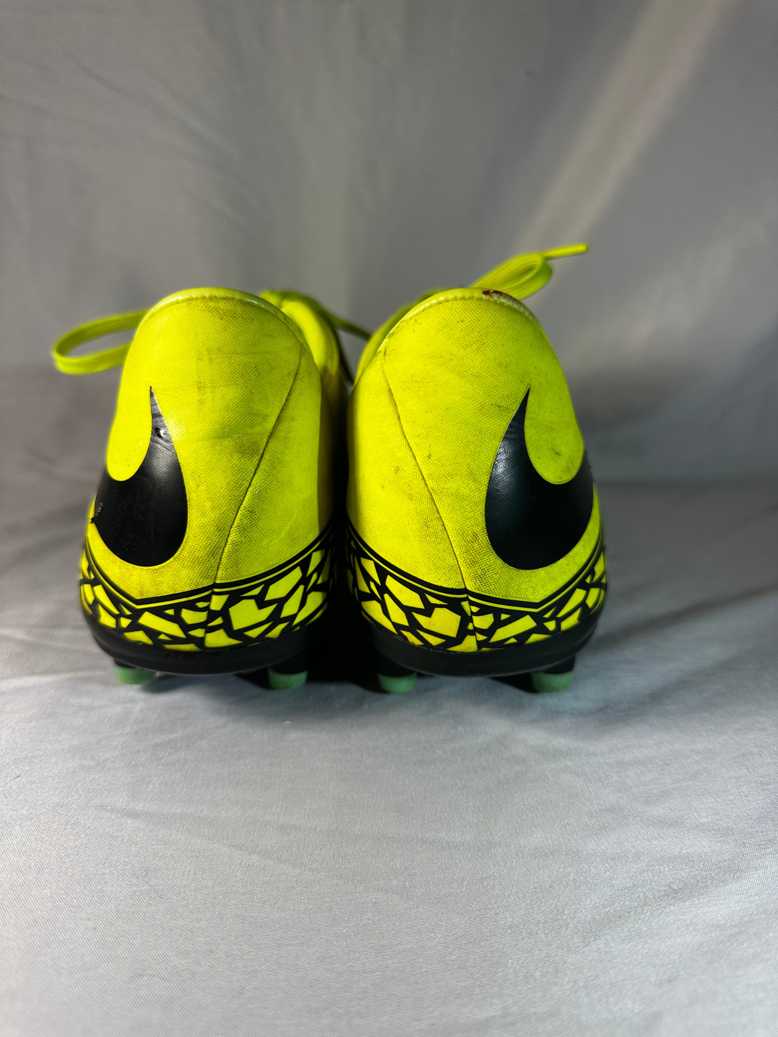 Nike Hypervenom Phinish II Soccer Cleats – Neon Green – Lightweight Firm Ground Boots