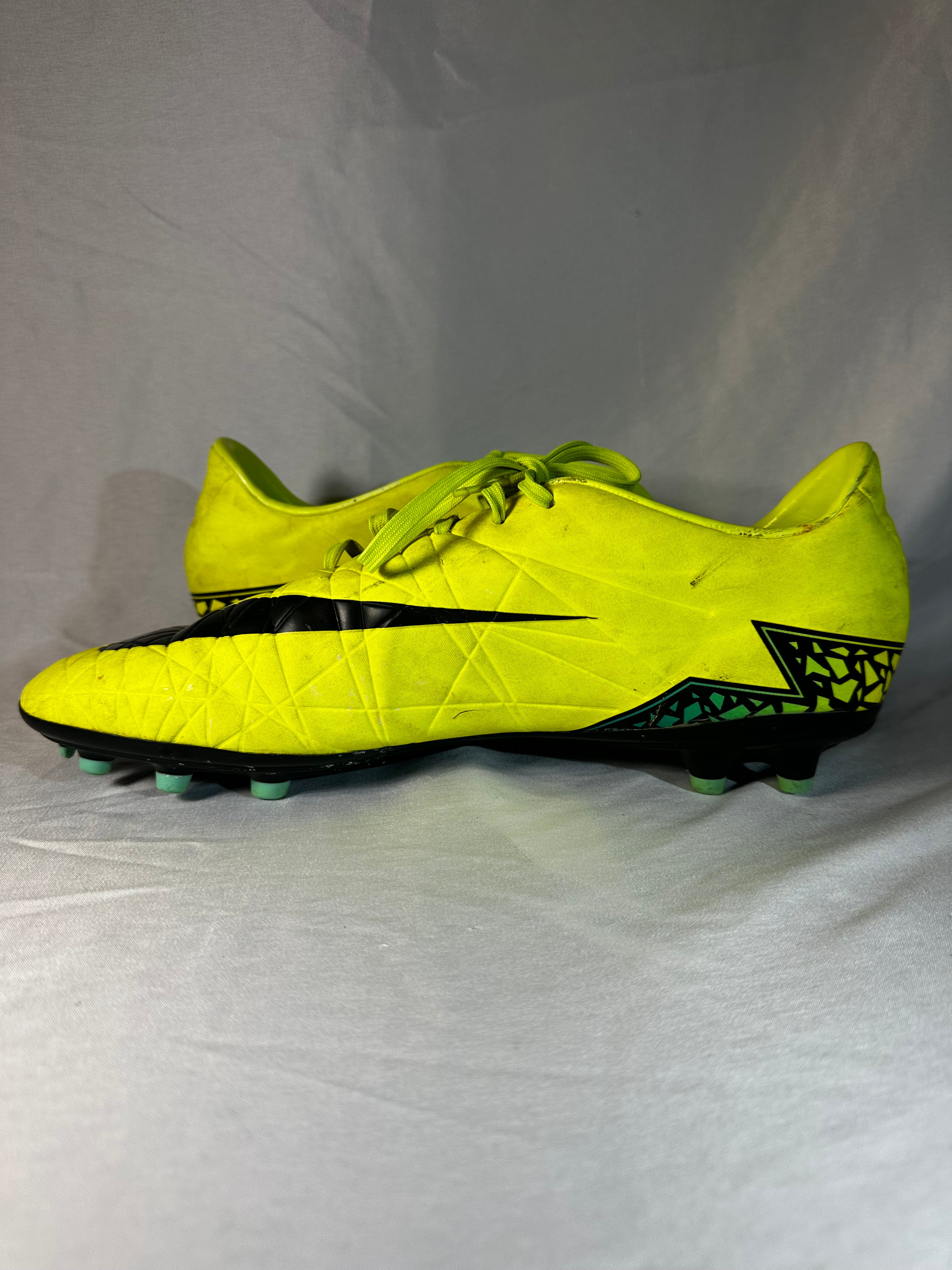 Nike Hypervenom Phinish II Soccer Cleats – Neon Green – Lightweight Firm Ground Boots