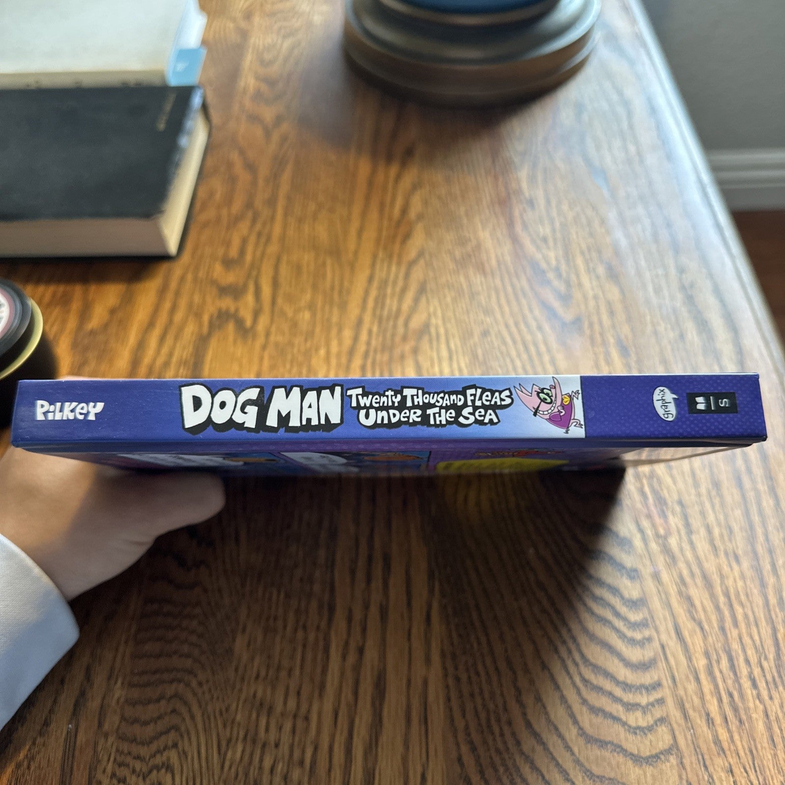 Dog Man: Twenty Thousand Fleas Under the Sea: A Graphic Novel (Dog Man #11):...