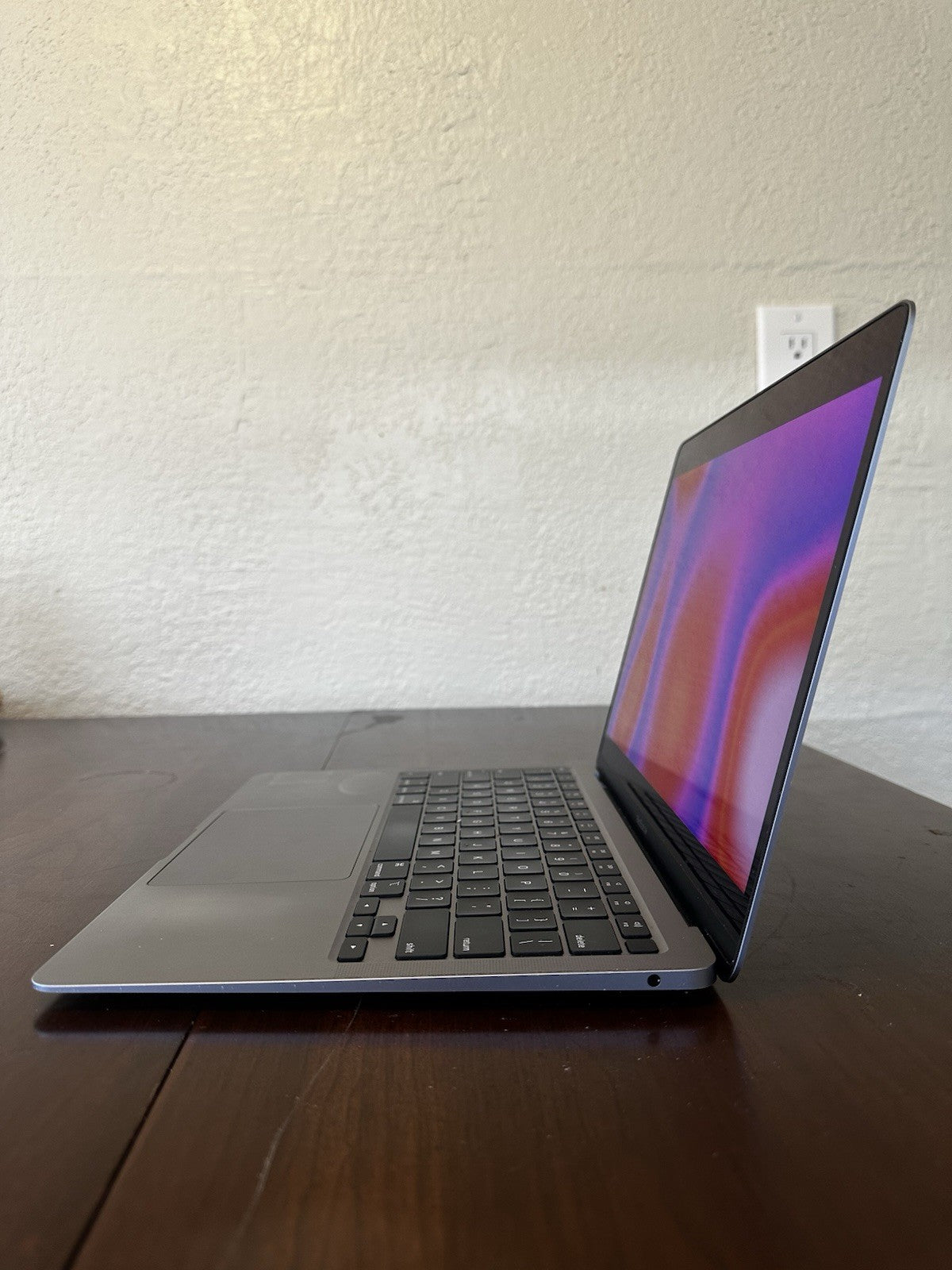 2020 Apple MacBook Air – 13.3″ Retina – 8GB / 256 GB – Space Gray