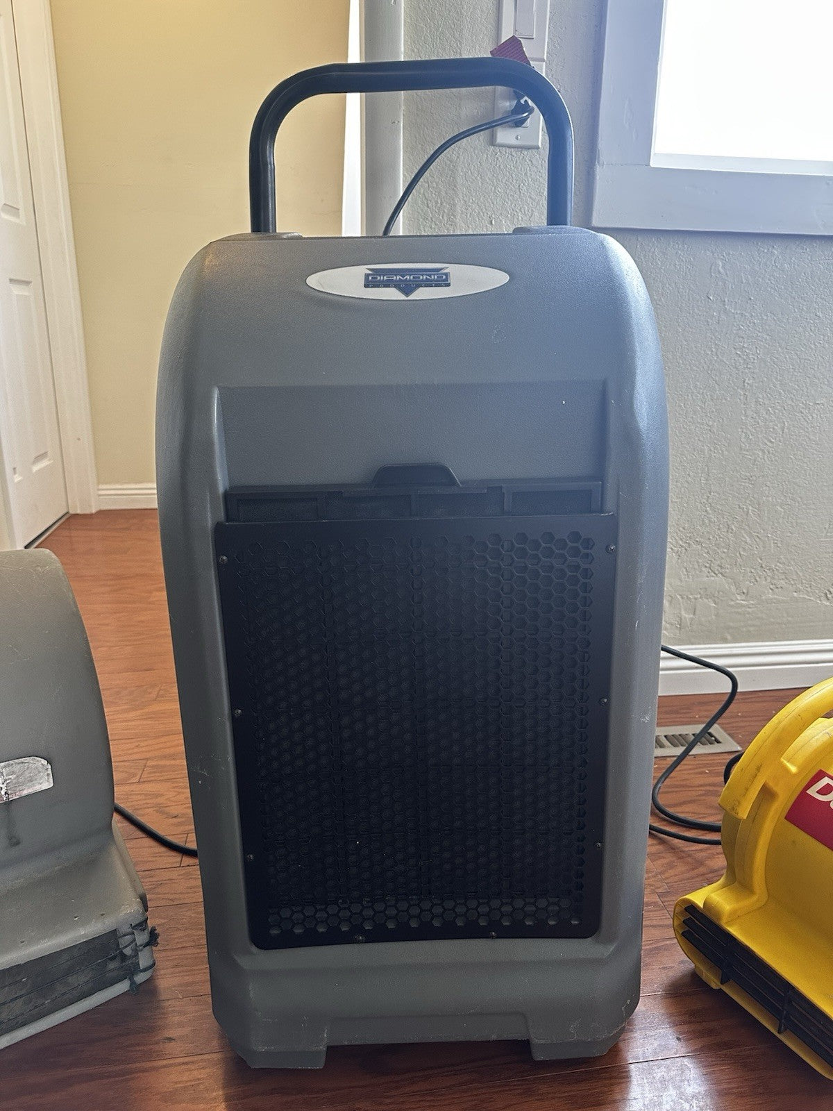 Diamond Products 200 Pint Commercial Dehumidifier