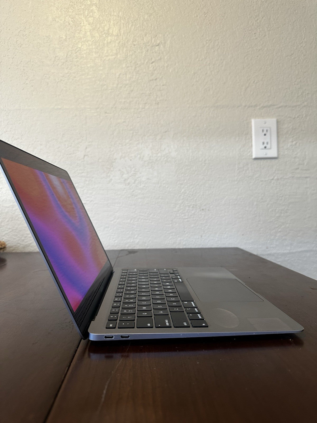 2020 Apple MacBook Air – 13.3″ Retina – 8GB / 256 GB – Space Gray
