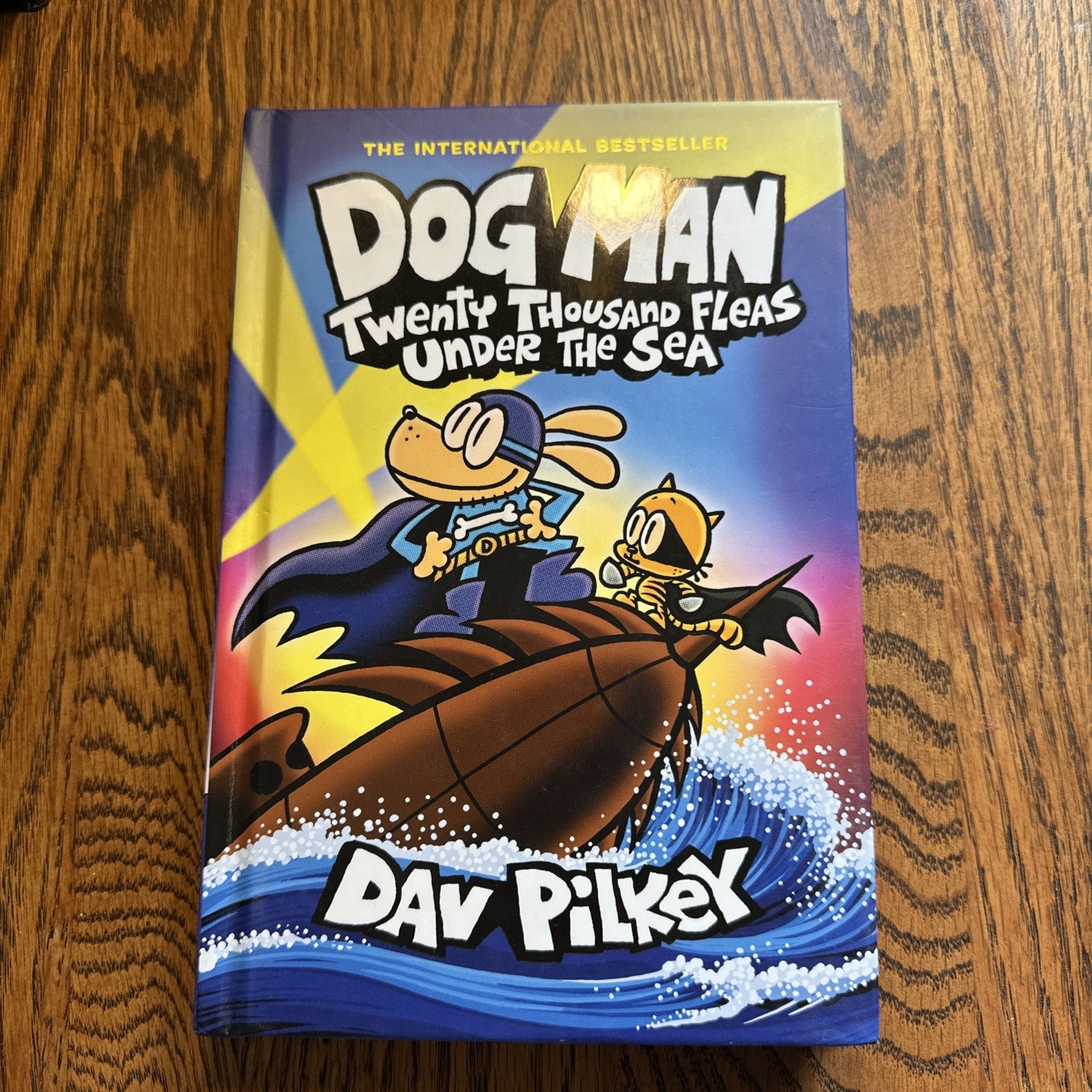 Dog Man: Twenty Thousand Fleas Under the Sea: A Graphic Novel (Dog Man #11):...